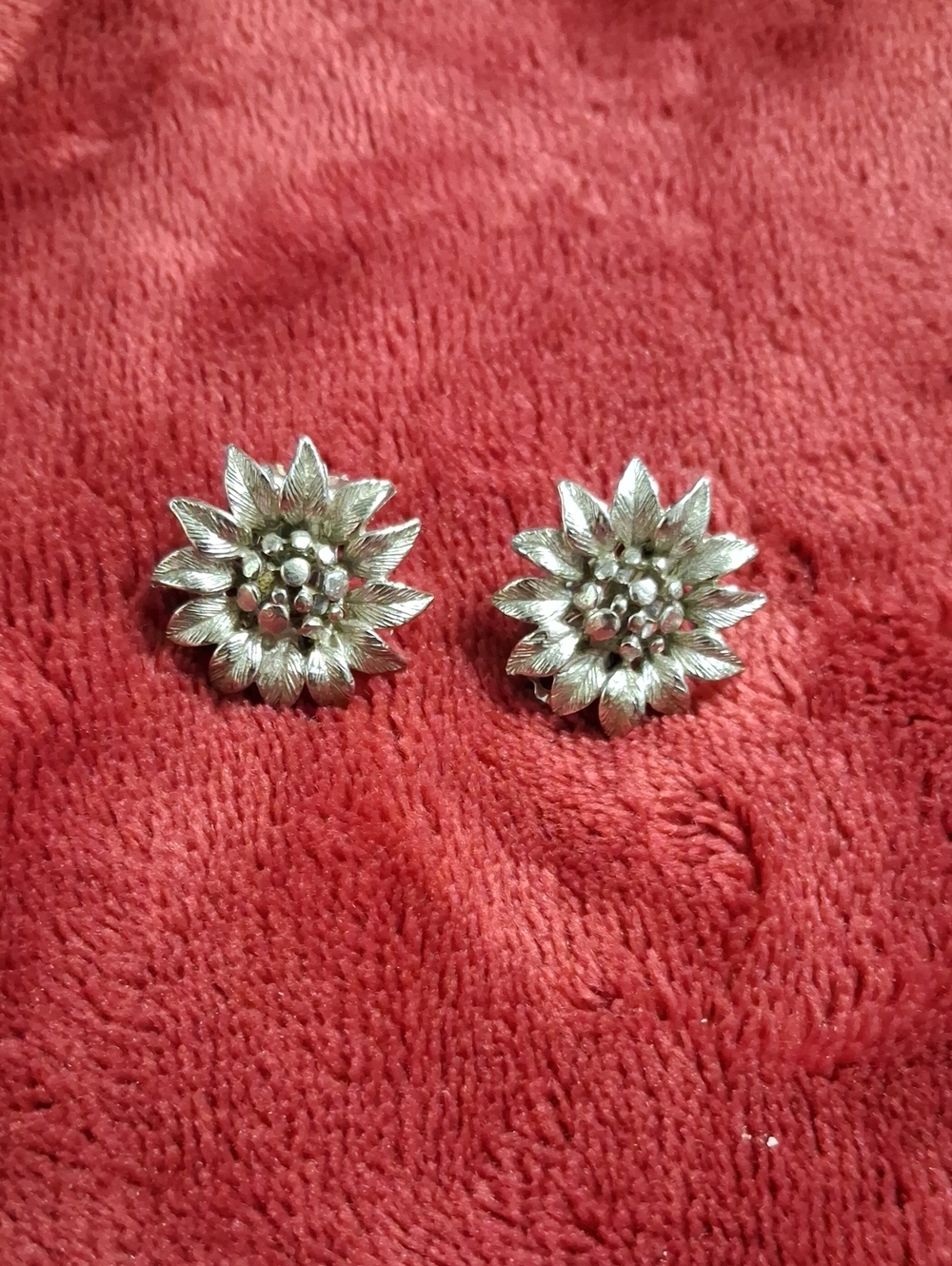 Edelweiss Flower EarringsThese earrings feature a multi-petaled design inspired